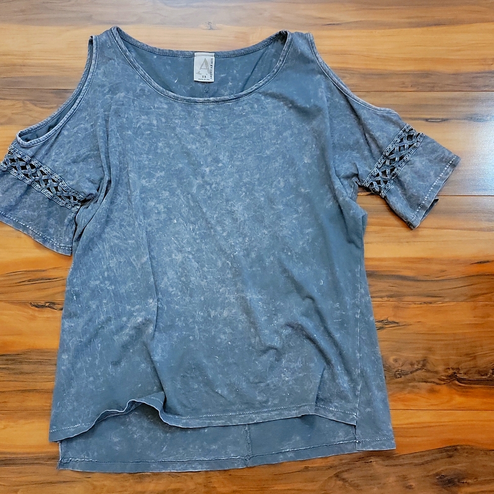 Cutout distressed tee